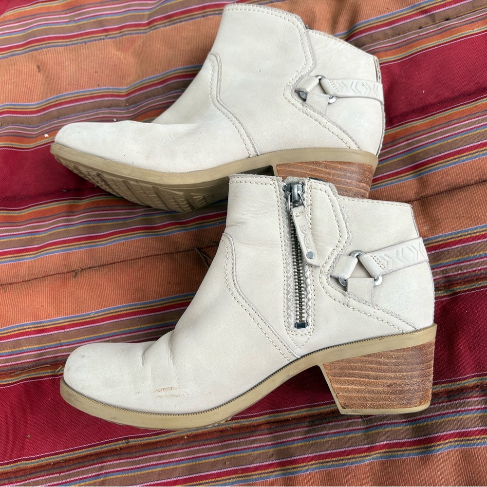 Teva Cream Ankle Booties with Zipper Detail - Picture 2 of 5